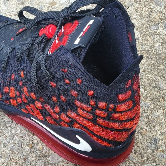 Nike LeBron 17 Infrared 2020 - Picture 4 of 7